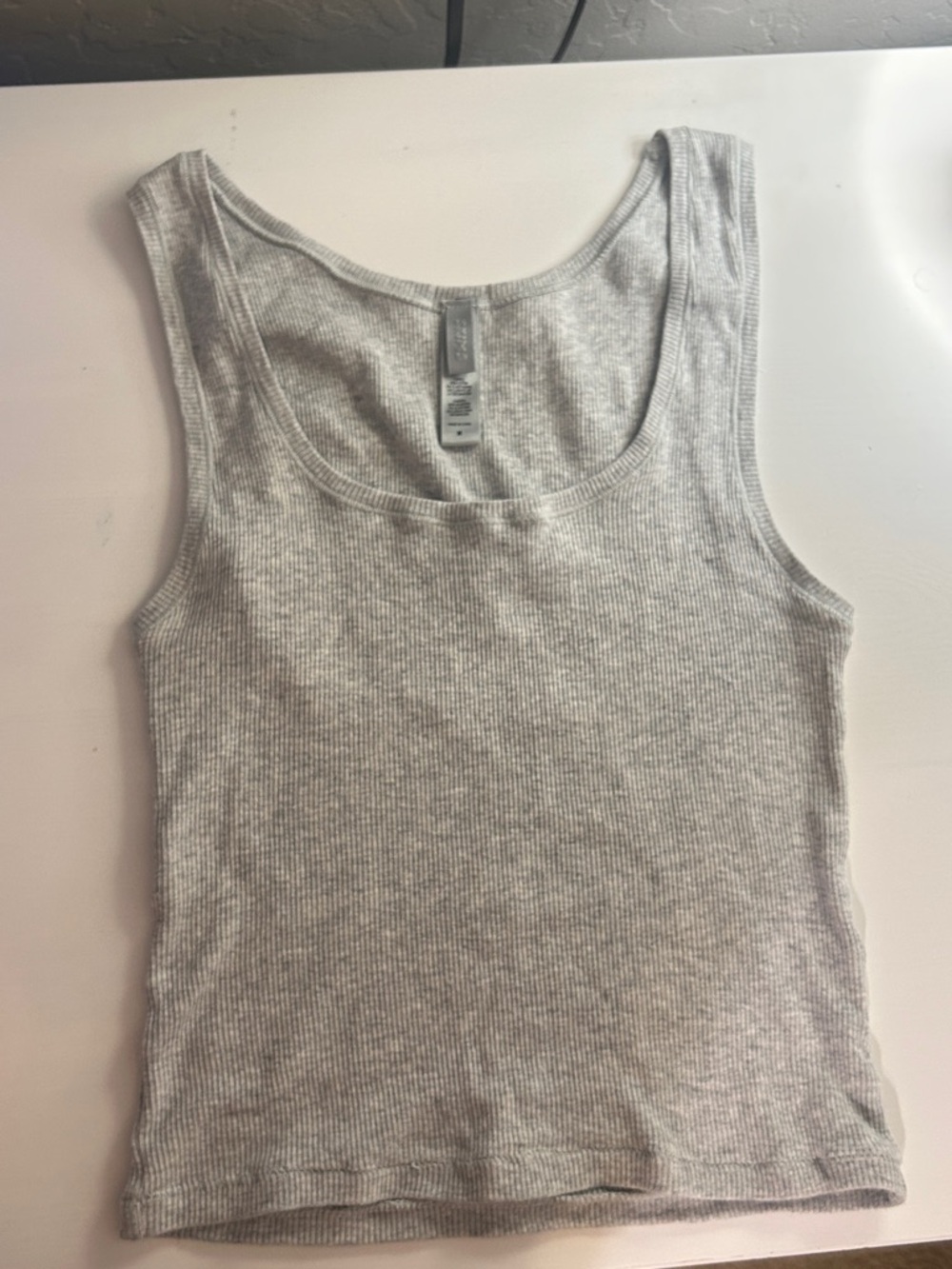 SKIMS Light Heather Grey Ribbed Tank Top - Scoop Neck